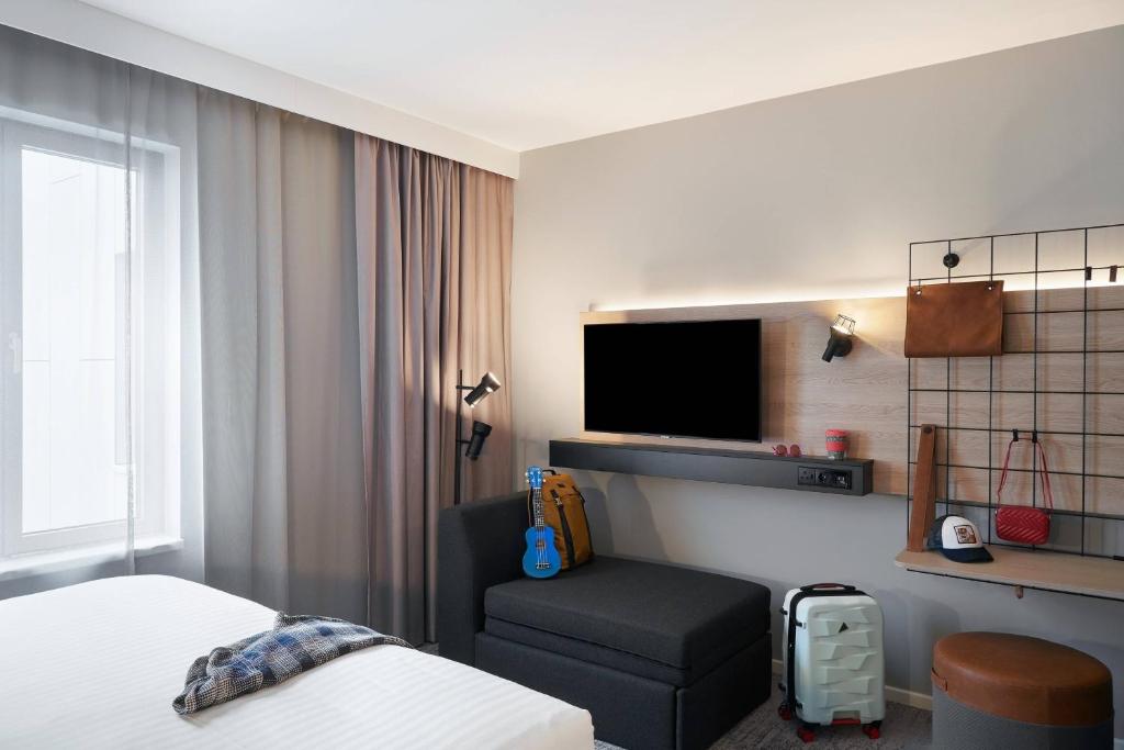 
Moxy Lookout Queen room
