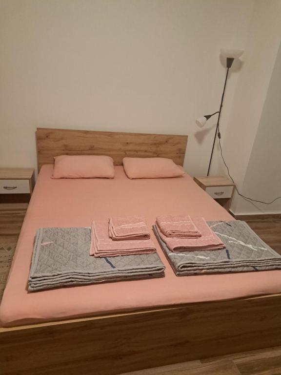 Postel nebo postele na pokoji v ubytování Vila RUŽA - House of Roses