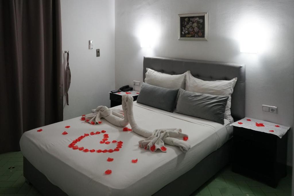 Postel nebo postele na pokoji v ubytování Hotel Nouzha