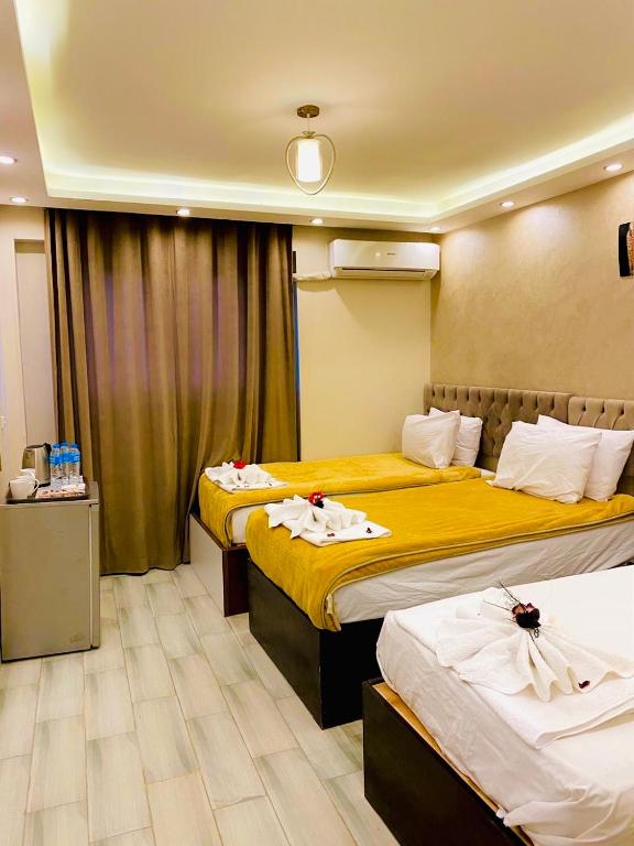 Postel nebo postele na pokoji v ubytování Venus Pyramids-Guest House