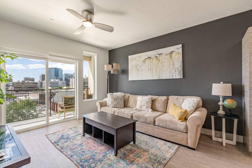 Photo inspiration: Sixth Floor Pool Homes Reference: 6Th Floor Luxury Apt King Bed Pool Prkng Gym New