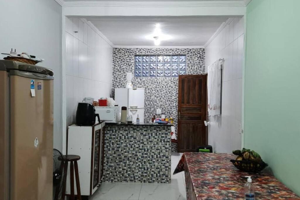 Η κουζίνα ή μικρή κουζίνα στο Lugar aconchegante para relaxar