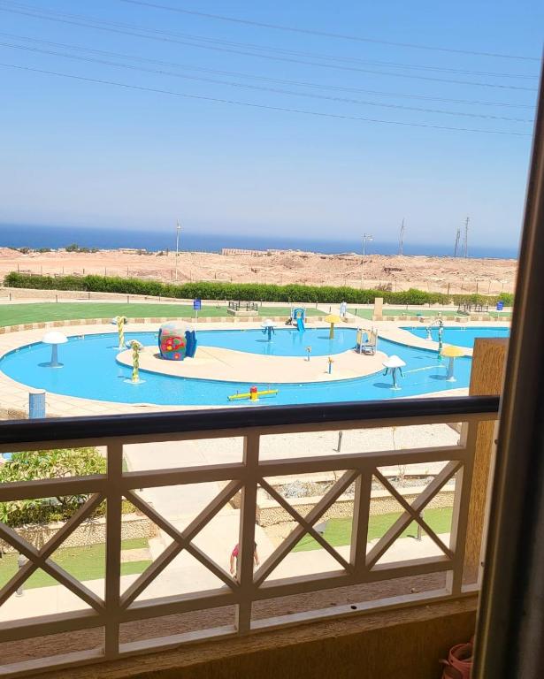 Bazén v ubytování caribian Porto sokhna vip بورتو السخنة أكوا بارك للعائلات aqua park nebo v jeho okolí