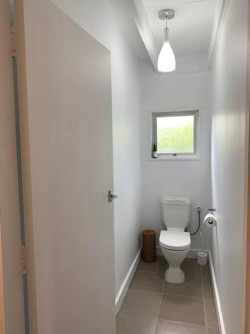 Napier Road Apartment - Own Access Driveway! - Resim 10