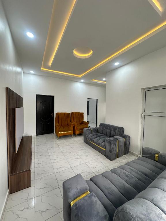 Posezení v ubytování Lavish 2Bedroom flat in ogudu by Magnanimous apt