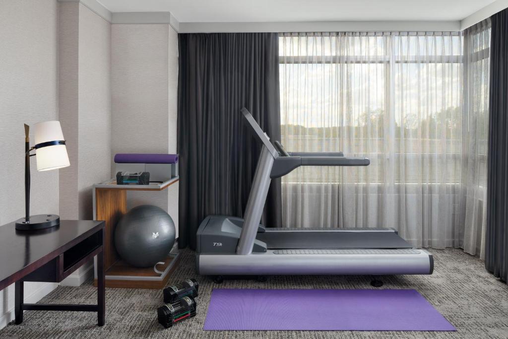 The Westin Baltimore Washington Airport - BWI - WestinWORKOUT, Guest Room, 1 King