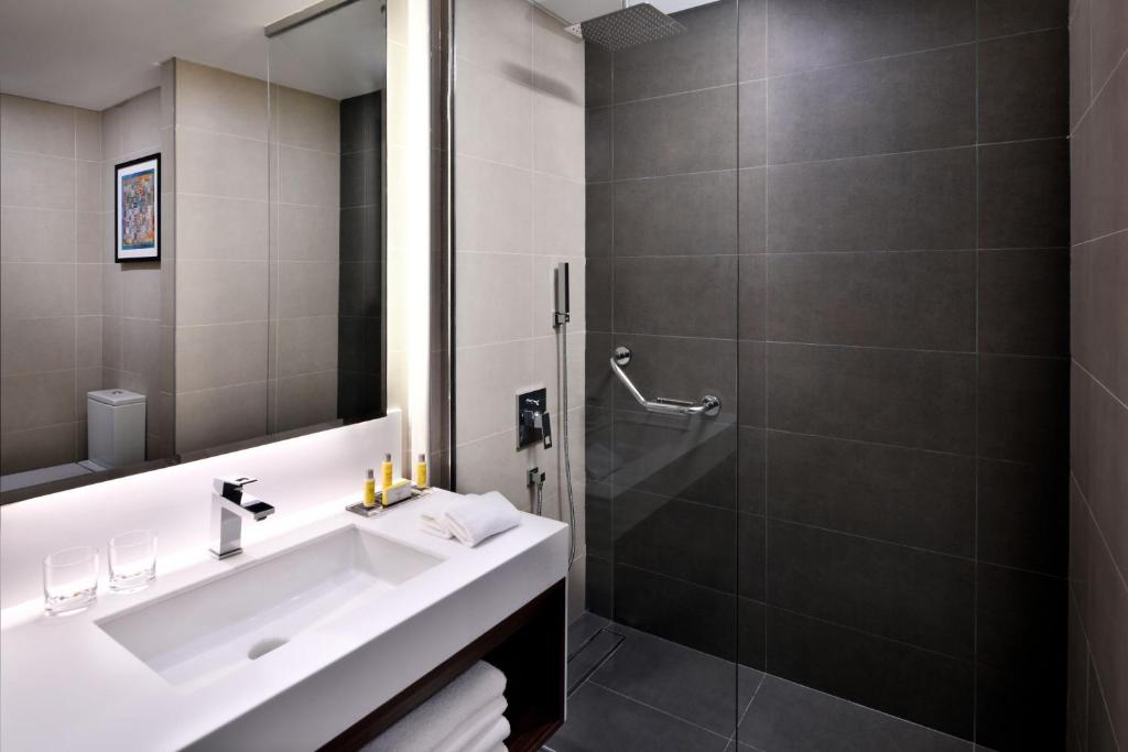 MAKAREM RIYADH AIRPORT HOTEL (RIYADH MARRIOTT)
