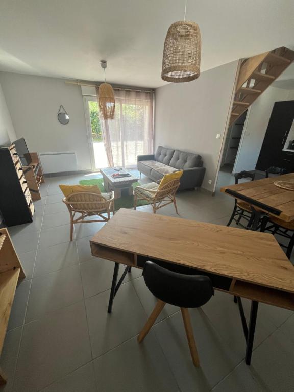 Posezení v ubytování Les Buissonnets - Mer & Campagne - Maison de vacances - 2 chambres - 1 salon - 1 salle de bains - 1 cuisine - 72 m2
