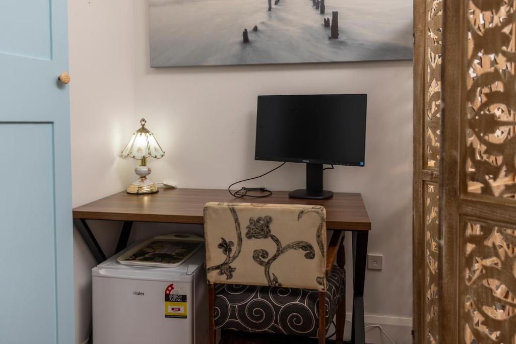 TV a/nebo společenská místnost v ubytování Once upon a Cosy Nook