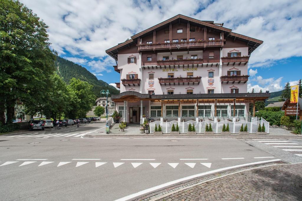 Nespecifikovaný výhled na hory nebo výhled na hory při pohledu z hotelu