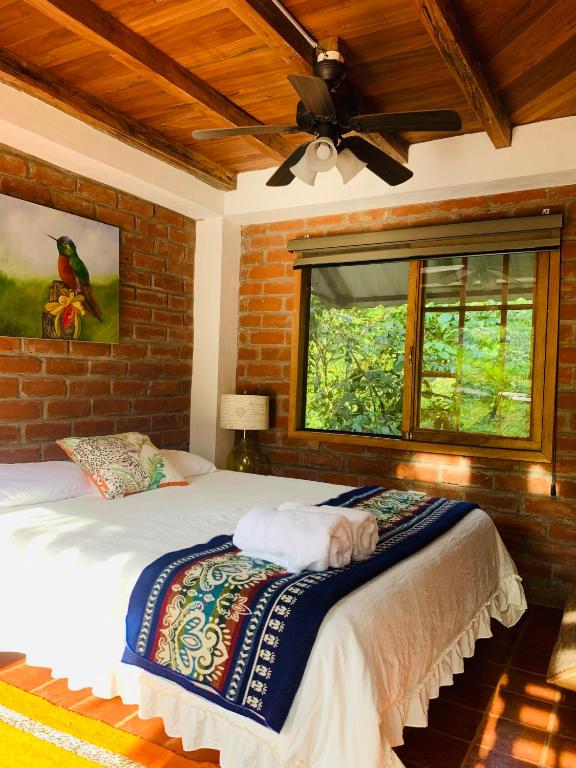 La Casa del Rio B&B - Sala Familiar Con Vista Al Jardín