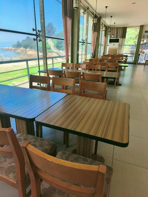 Restaurace v ubytování 海天酒店