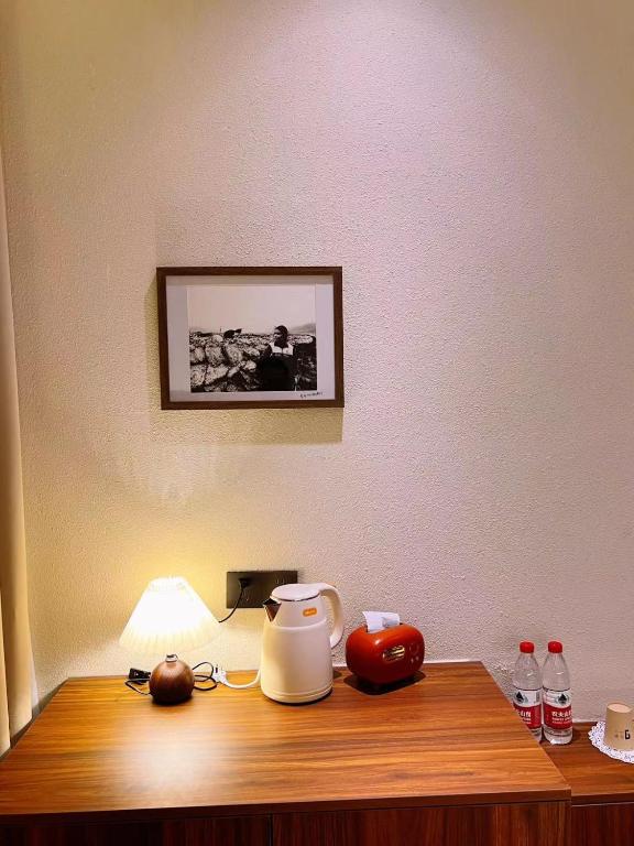 Příslušenství pro přípravu čaje a kávy v ubytování Kashgar QIu Ge Homestay