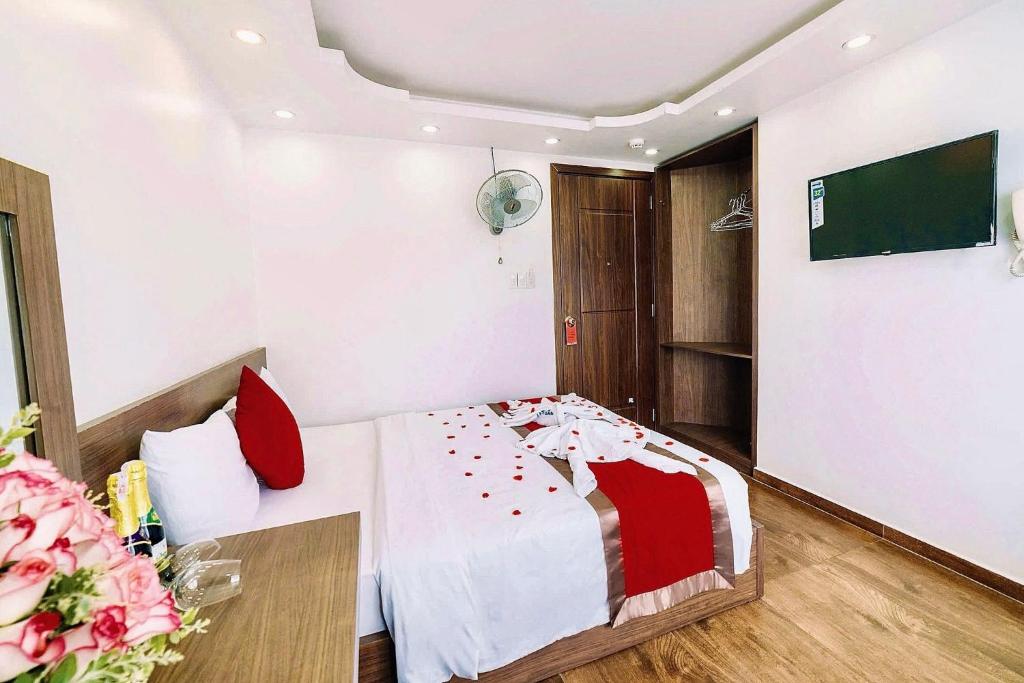 Postel nebo postele na pokoji v ubytování Le Tuan Minh Hotel
