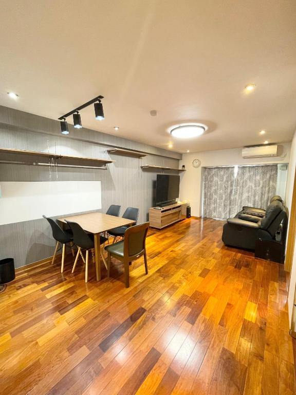 Higashi-Shinjuku apartment