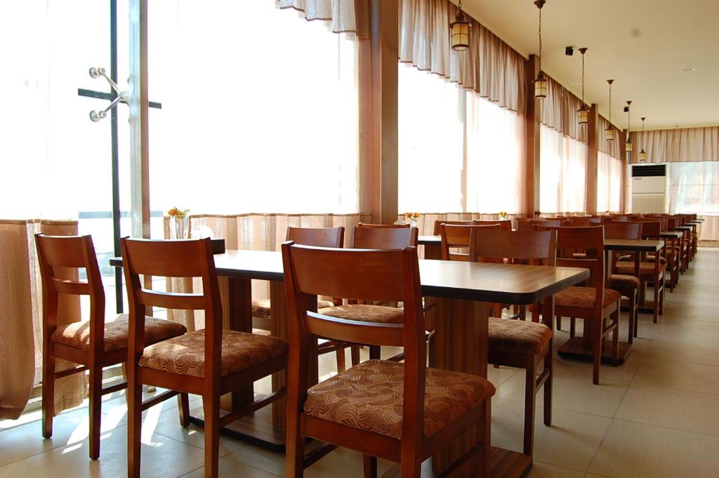 Restaurace v ubytování 海天酒店