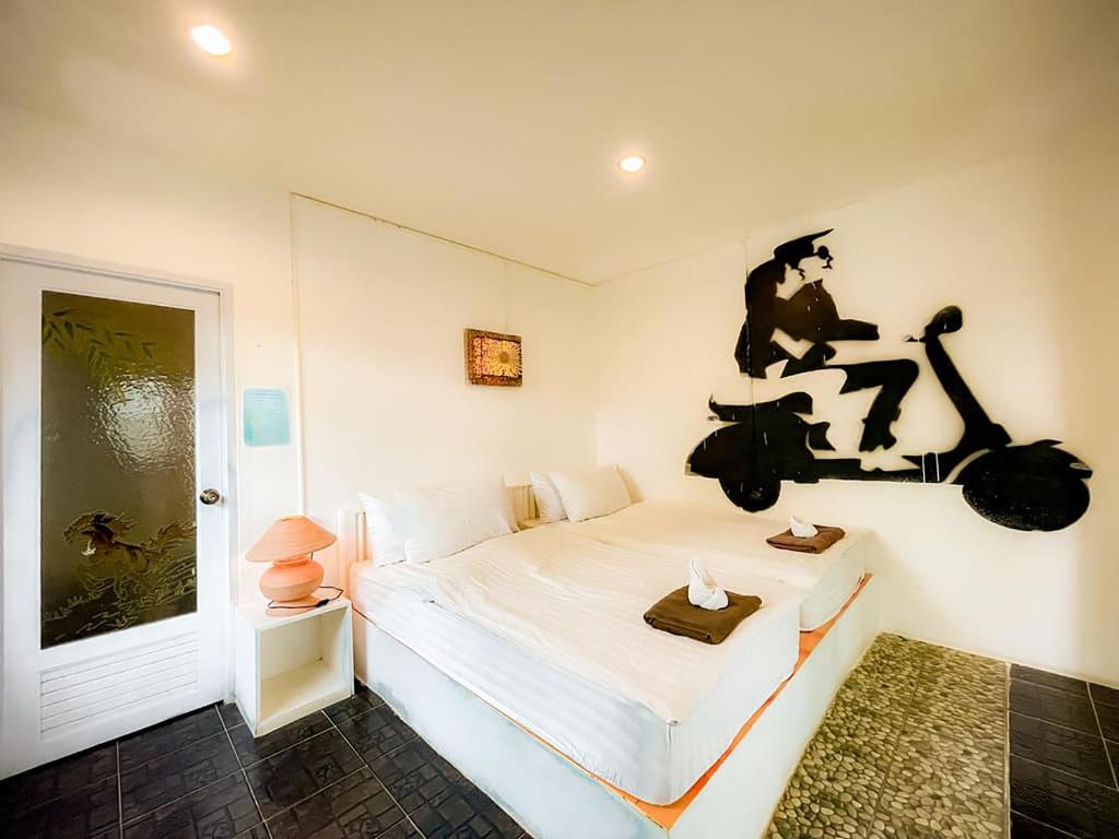 Postel nebo postele na pokoji v ubytování The Light House Resort - Kohlarn เดอะไลท์เฮ้าส์รีสอร์ท เกาะล้าน