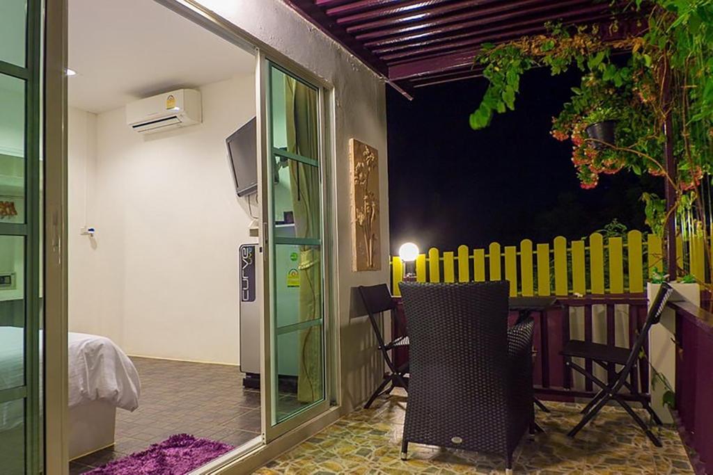 Patio nebo venkovní prostory v ubytování The Light House Resort - Kohlarn เดอะไลท์เฮ้าส์รีสอร์ท เกาะล้าน