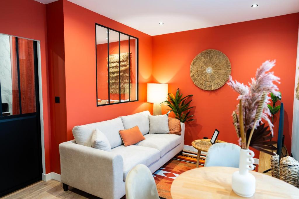 Χώρος καθιστικού στο Studio design et coloré au coeur de Saumur
