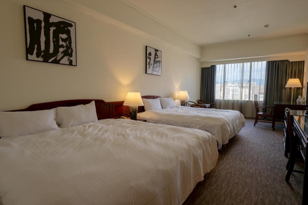 T Hotel - Habitación De Lujo Cuádruple