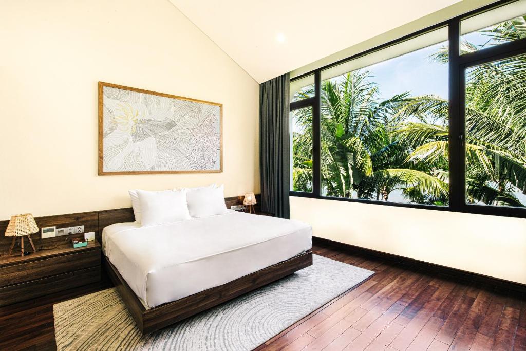 Postel nebo postele na pokoji v ubytování Hoi An Memories Resort & Spa