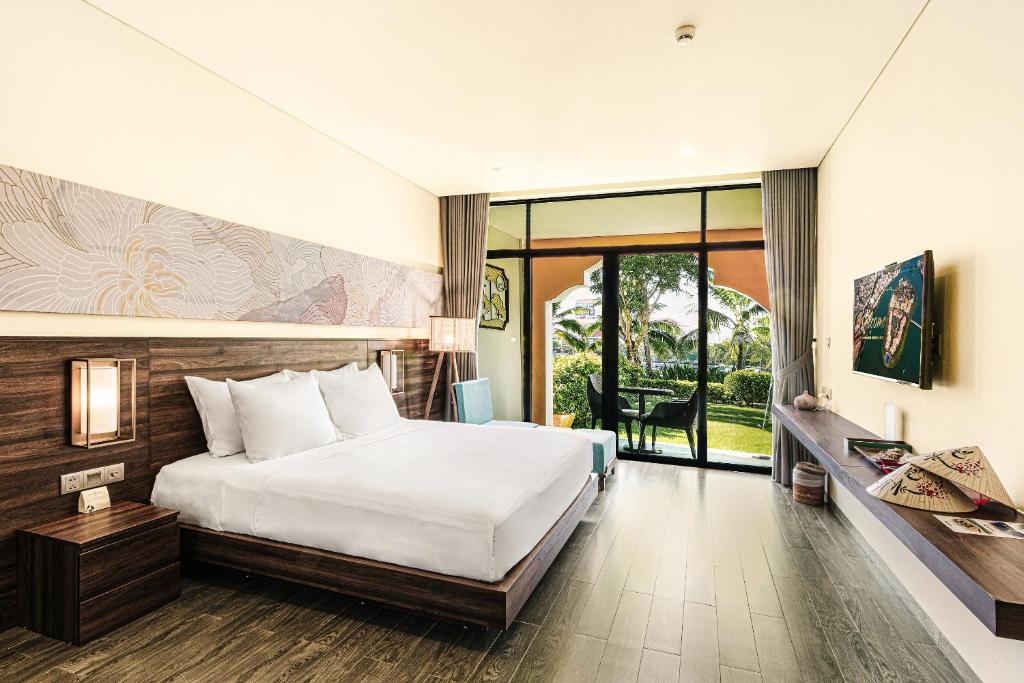 TV a/nebo společenská místnost v ubytování Hoi An Memories Resort & Spa
