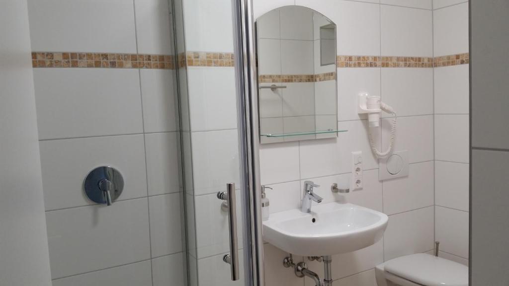 Koupelna v ubytování Schäfer Boardinghouse