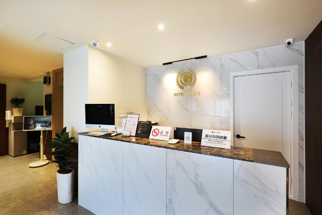 Kuchyň nebo kuchyňský kout v ubytování Gapyeong hotel GRAZIE
