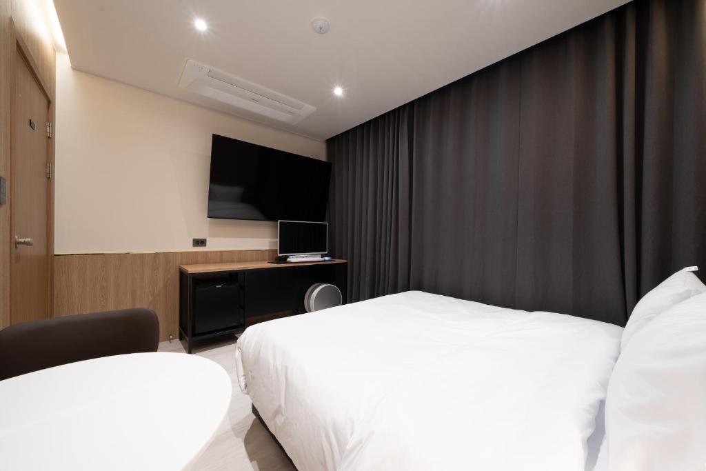 Postel nebo postele na pokoji v ubytování Gapyeong hotel GRAZIE