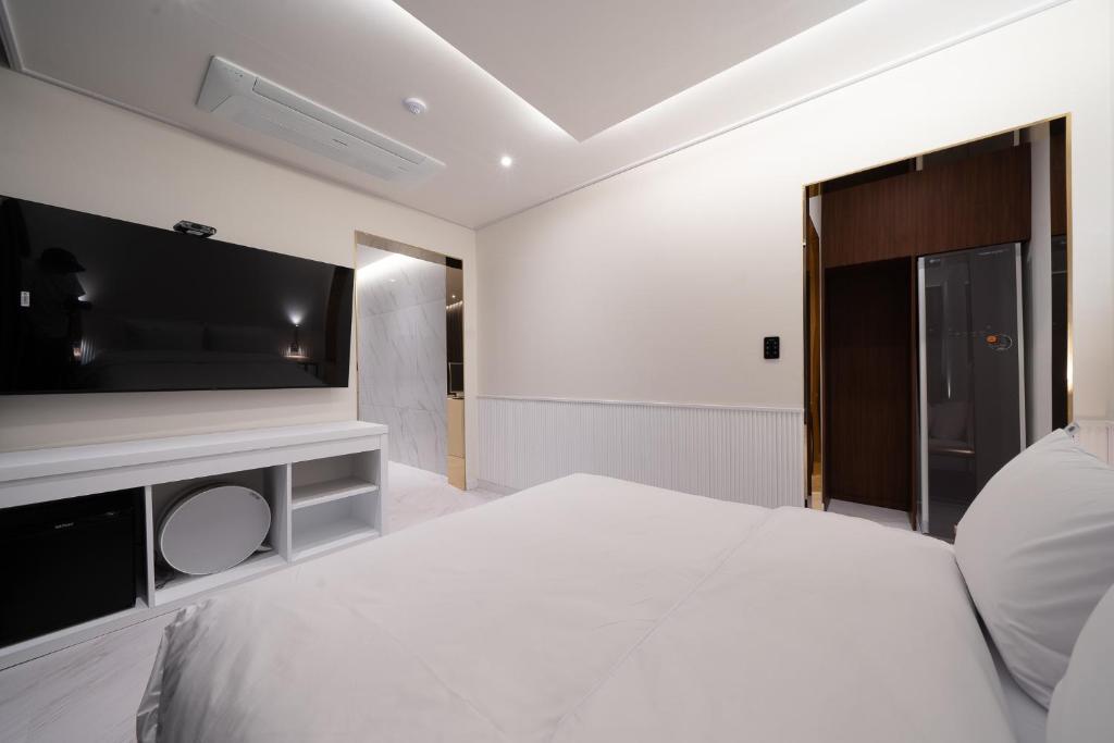 Postel nebo postele na pokoji v ubytování Gapyeong hotel GRAZIE