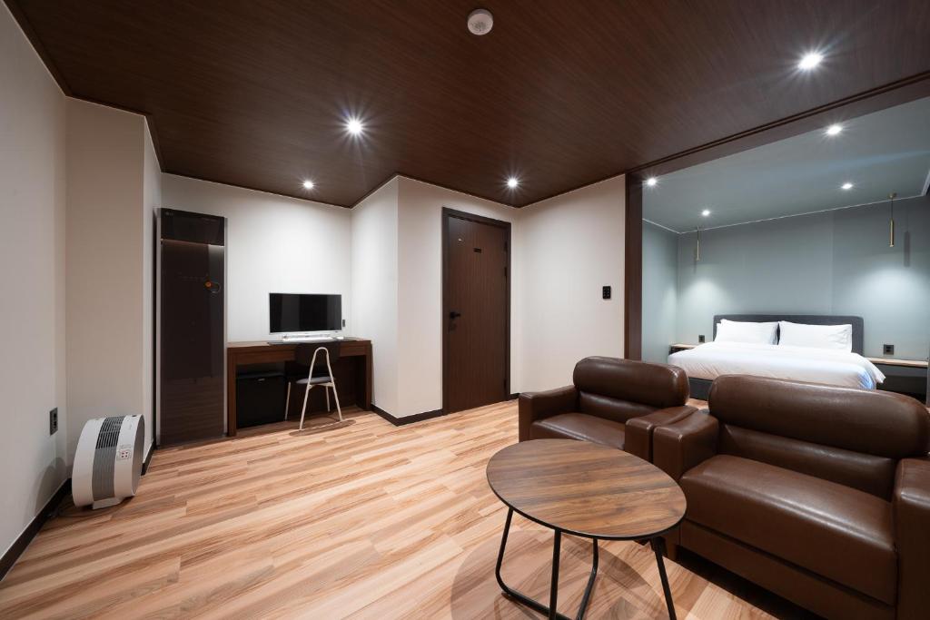 TV a/nebo společenská místnost v ubytování Gapyeong hotel GRAZIE