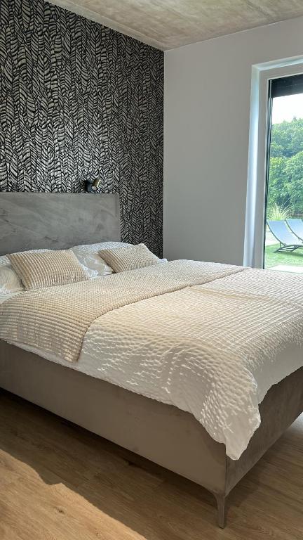 Postel nebo postele na pokoji v ubytování Midnight Villa