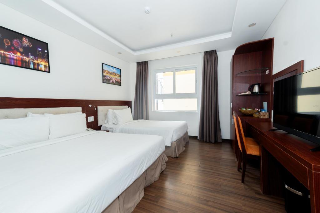 Postel nebo postele na pokoji v ubytování Dao Ngoc Hotel Da Nang
