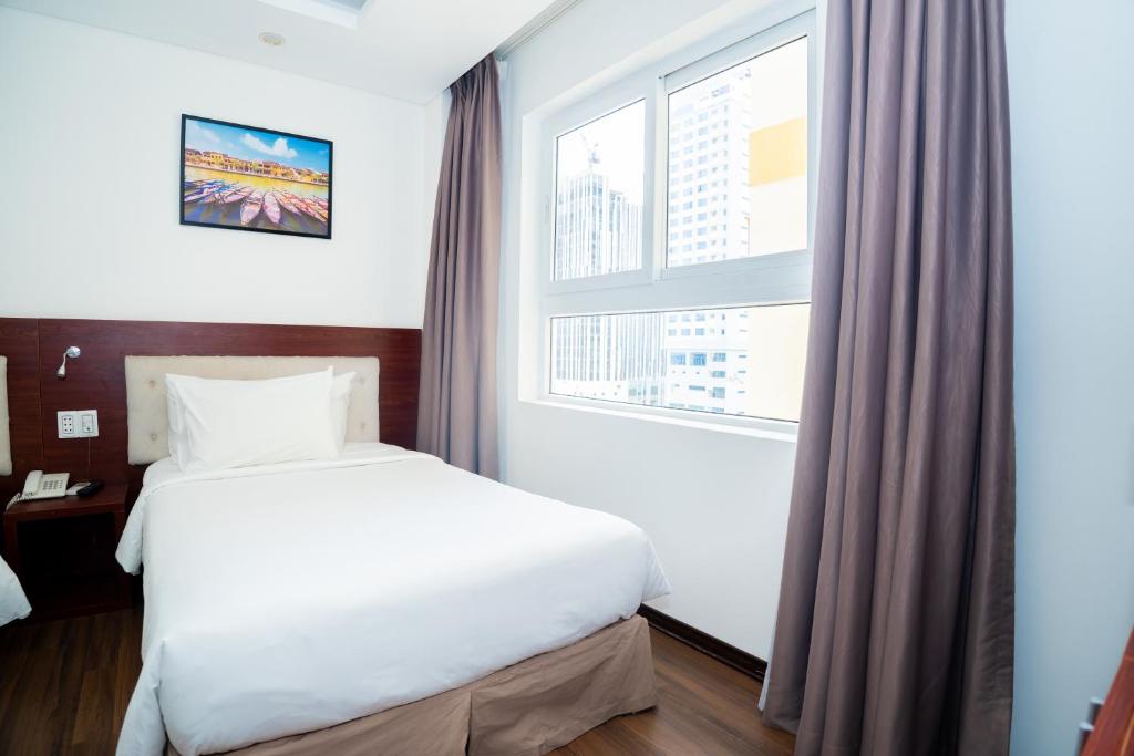 Postel nebo postele na pokoji v ubytování Dao Ngoc Hotel Da Nang
