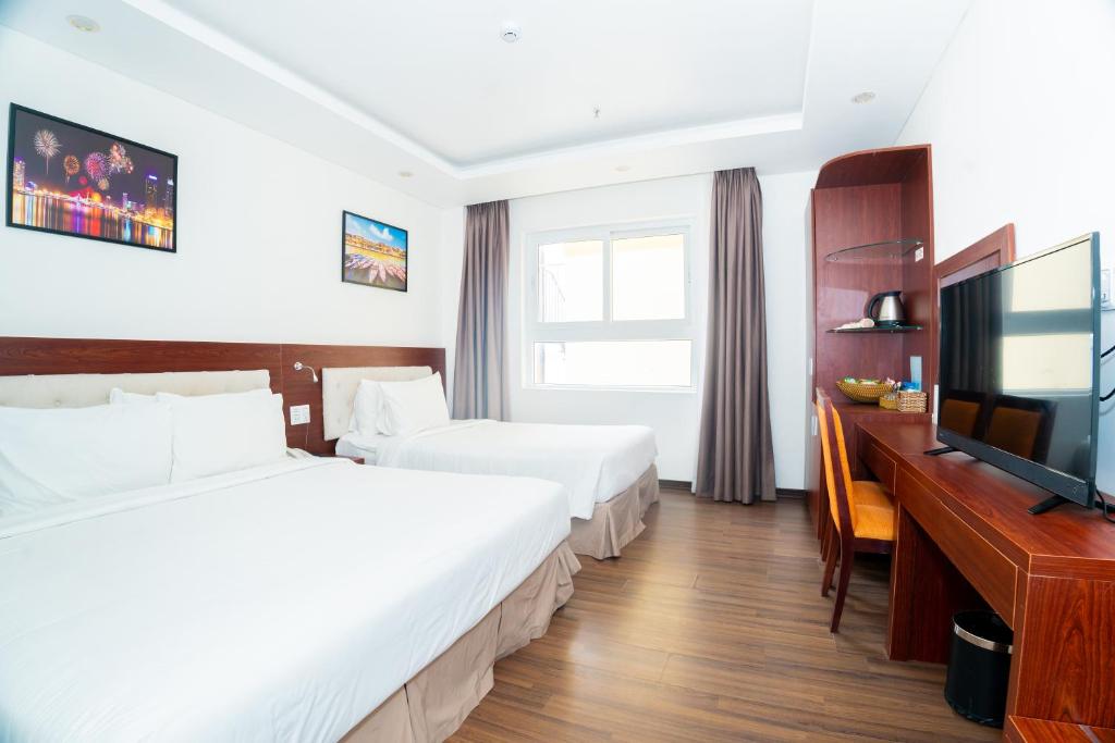 Postel nebo postele na pokoji v ubytování Dao Ngoc Hotel Da Nang