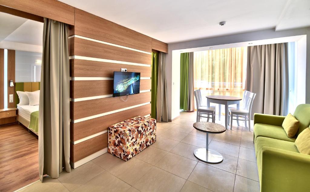 Beachfront · Private Beach Hotel Forest Beach - Studio Standard Con Balcone (2 Adulti) - Parcheggio A Pagamento