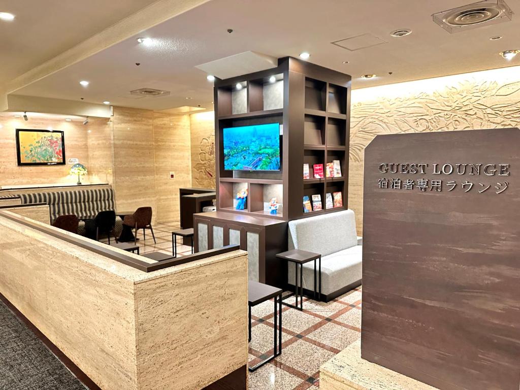 TV a/nebo společenská místnost v ubytování New Osaka Hotel