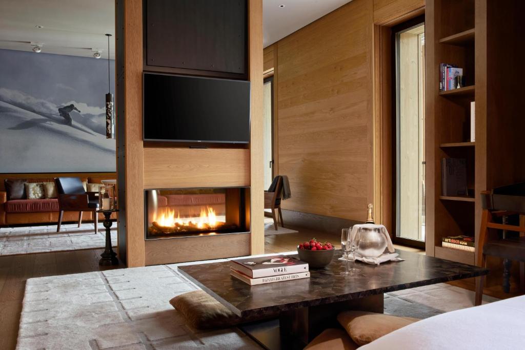 Postel nebo postele na pokoji v ubytování The Chedi Andermatt