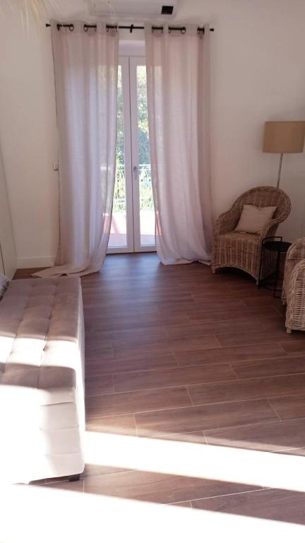 Łóżko lub łóżka w pokoju w obiekcie Casa Rosamari - su Lago di Posta Fibreno, Appartamento con camino