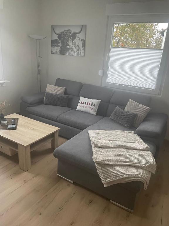 a living room with a couch and a coffee table at Ferienwohnung Grebe in Bad Wildungen