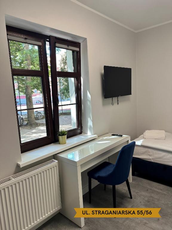 Televízia a/alebo spoločenská miestnosť v ubytovaní Lunette Apartments