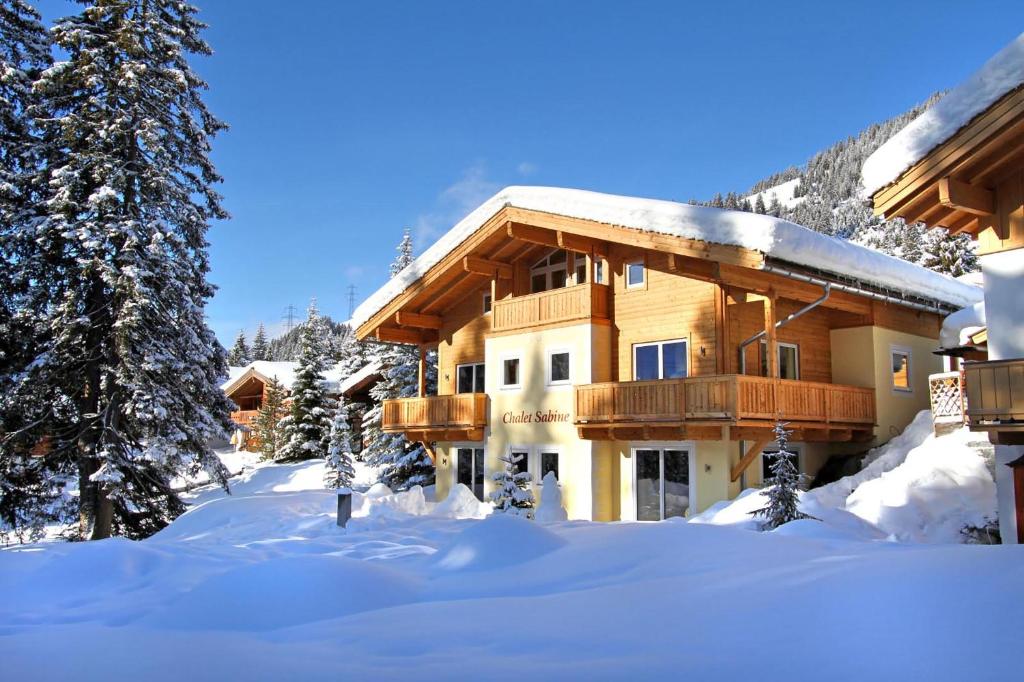 a ski lodge with snow on the ground in front of it at Ferienwohnung Königsleiten 2 - Top 3 in Königsleiten