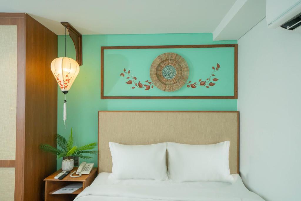 Postel nebo postele na pokoji v ubytování Sujet Hotel Da Nang