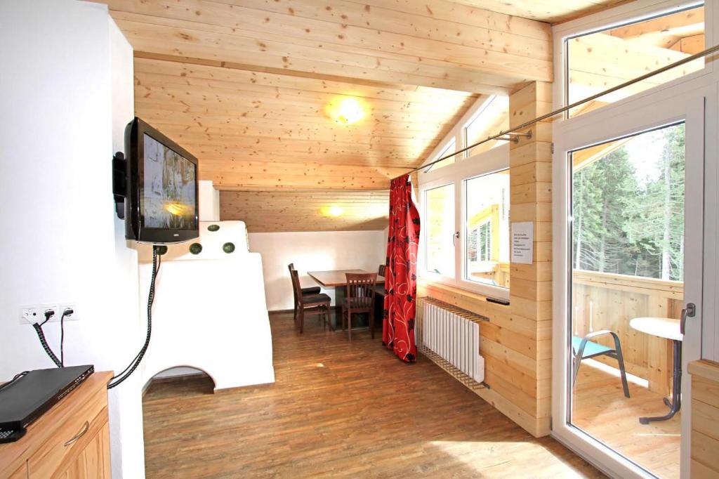 TV a/nebo společenská místnost v ubytování Ferienwohnung Königsleiten 2 - Top 1