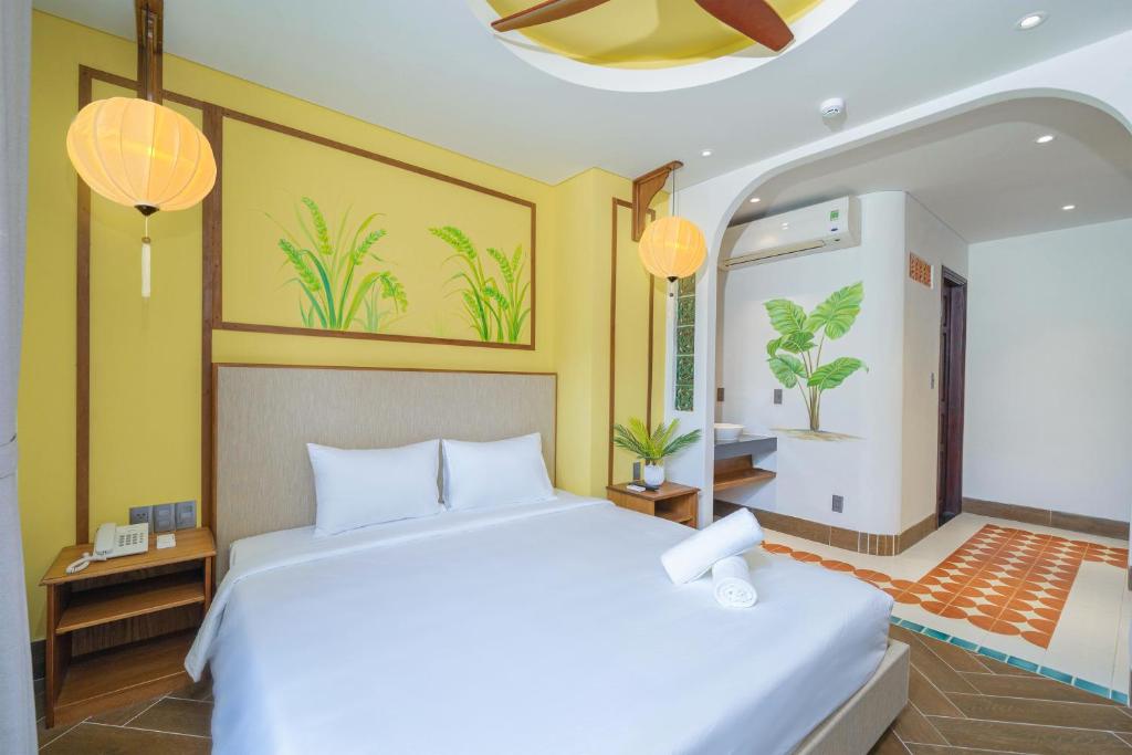 Postel nebo postele na pokoji v ubytování Sujet Hotel Da Nang