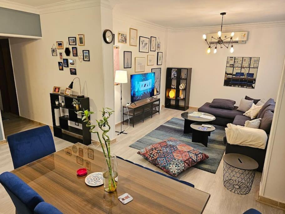 TV a/nebo společenská místnost v ubytování The Perfect Retreat Aprt in Degla
