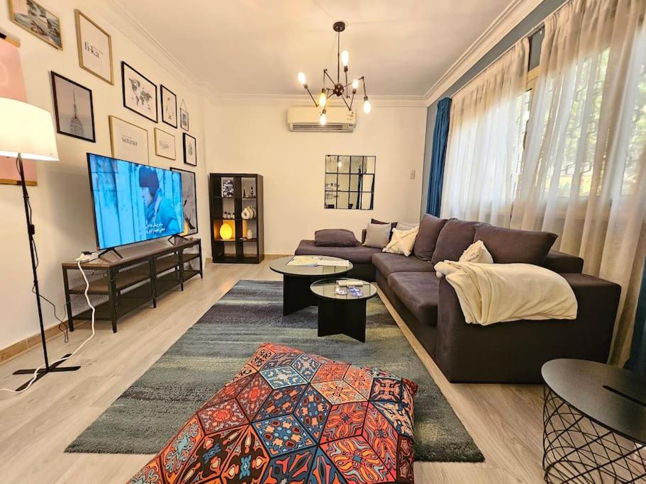 TV a/nebo společenská místnost v ubytování The Perfect Retreat Aprt in Degla