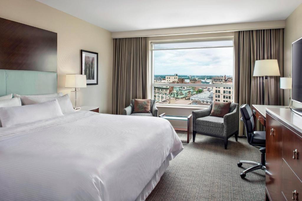 Postel nebo postele na pokoji v ubytování Le Westin Montreal