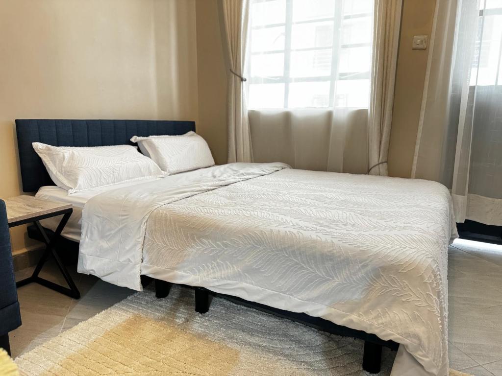Postel nebo postele na pokoji v ubytování Serenity Stay