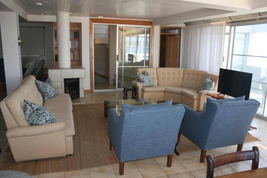 Best view in Plett, cosy fireplace, wifi, FREE parking - Image 5